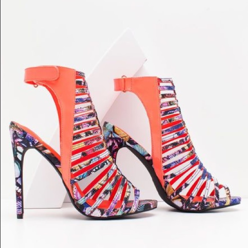 MULTI COLORED HEEL